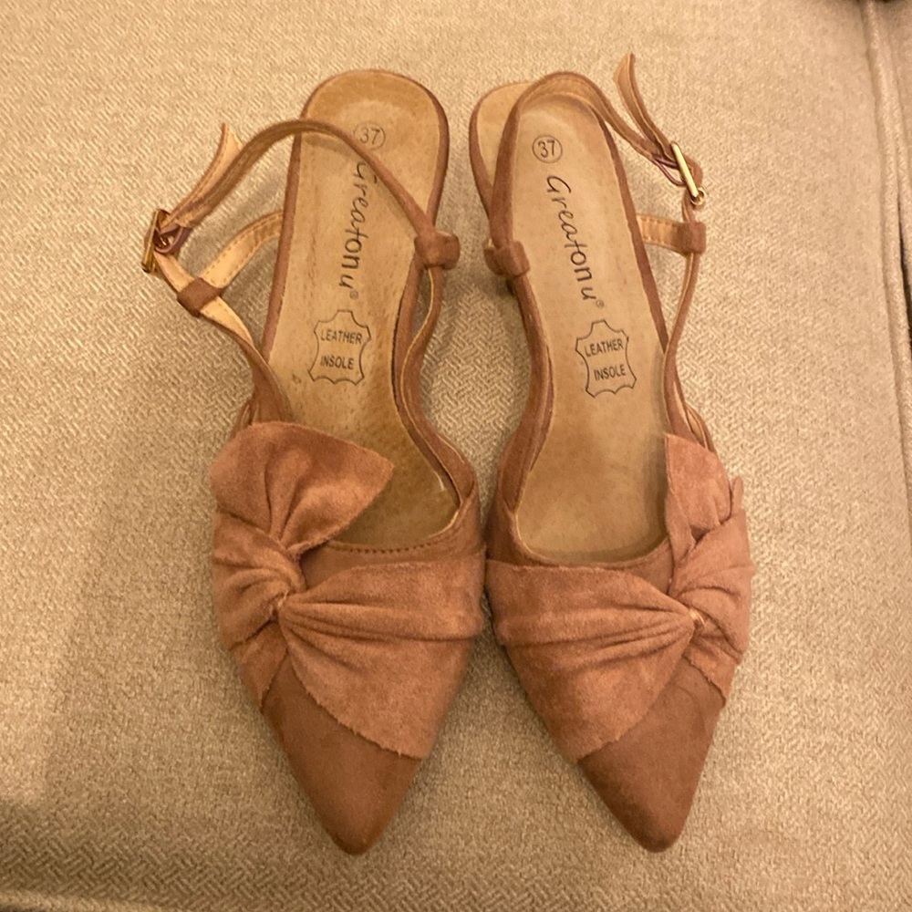 Soft pink mauve suede pumps